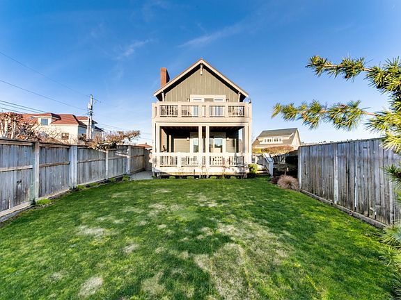 4th image of 1803 E Day Island Blvd W