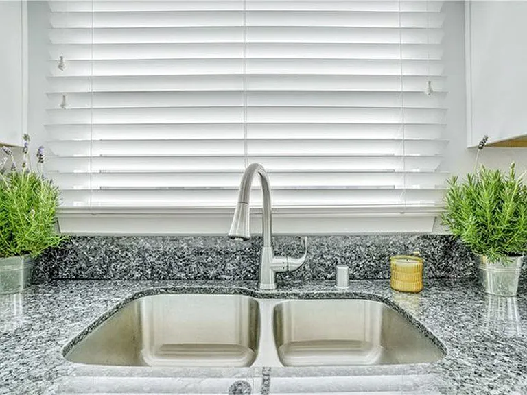 226 Avenue C — Photo 12