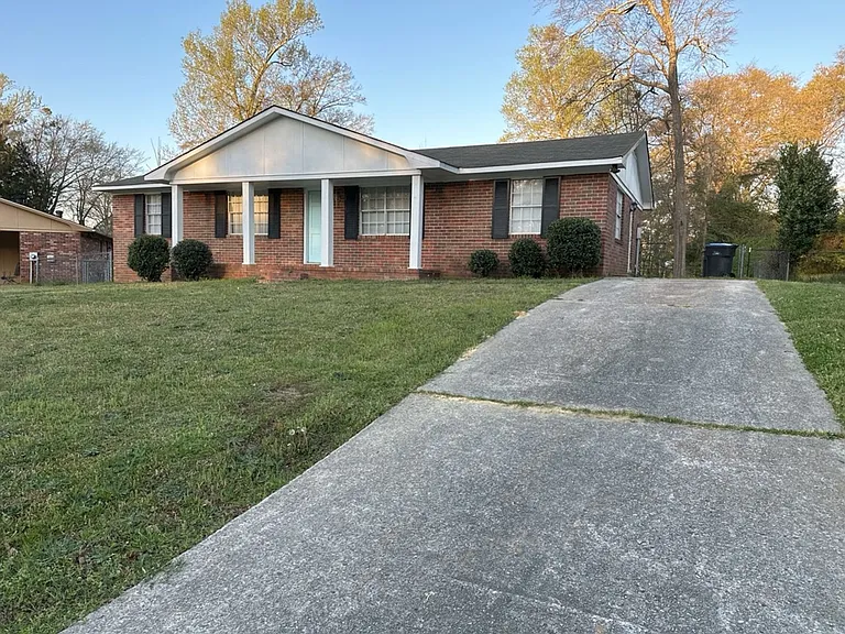 2609 Dublin Dr — Photo 2