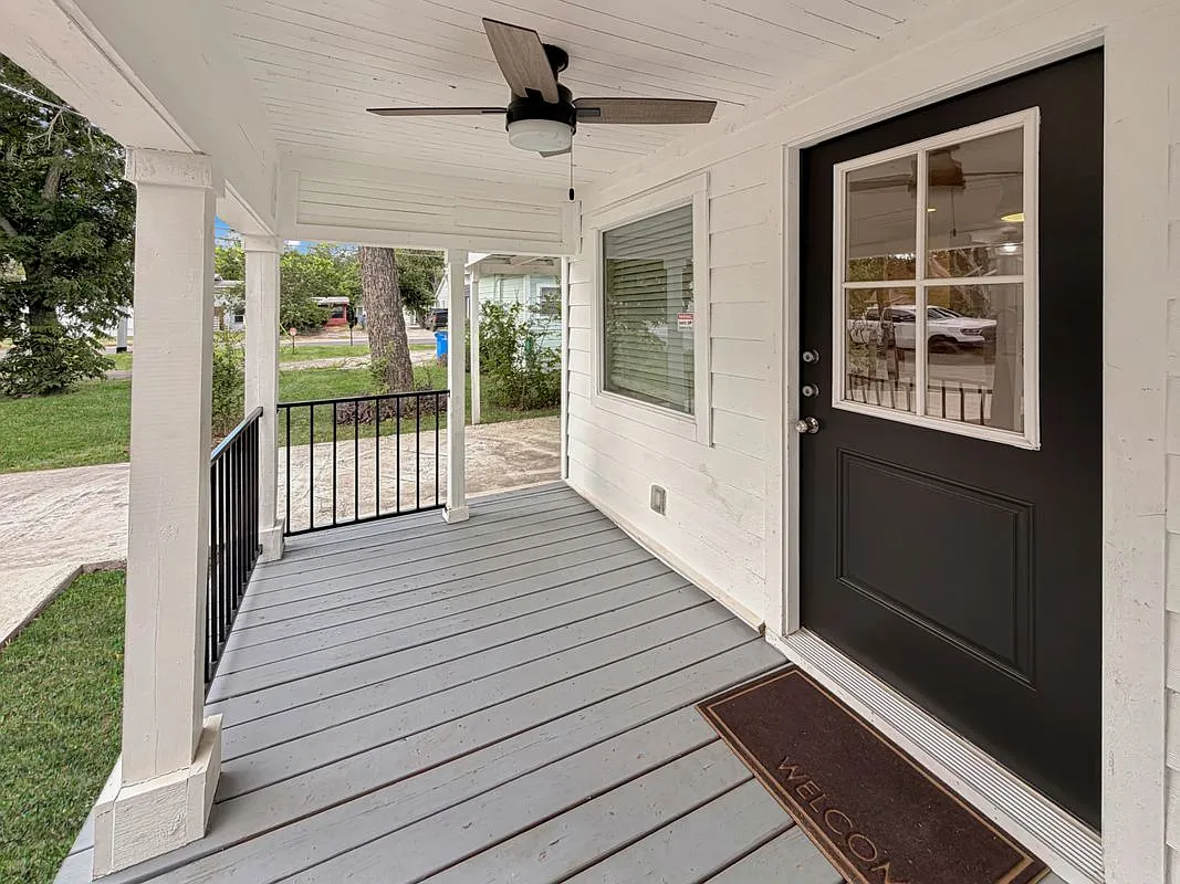 3 bed, 2.0 bath, 1071 sqft, $1,625 — Photo 3
