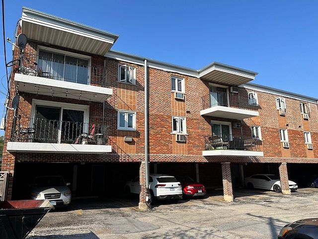 1st image of 9721 S Cicero Ave APT 1C