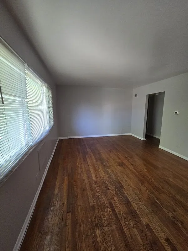 2 bed, 900 sqft, $1,300 — Photo 4