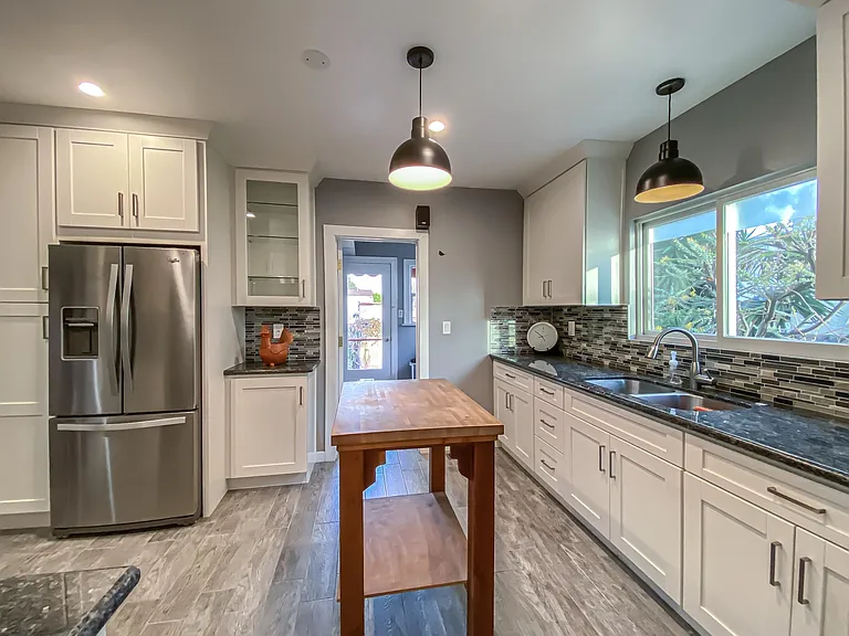 2034 N Commonwealth Ave — Photo 10