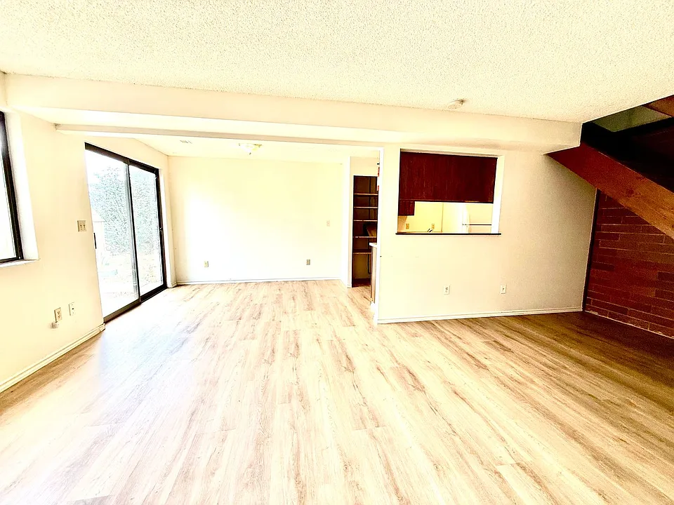 1211 W Ivy Ave
