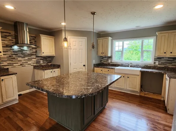 967 Barnardsville Highway, Weaverville, NC 28787