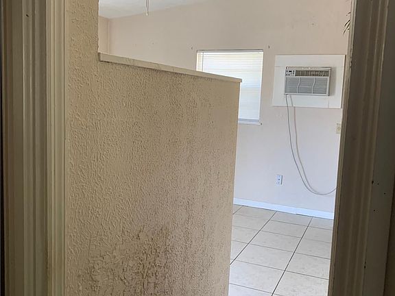 5th image of 3018 Pershing Ave