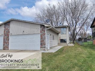 1505 Orchard Dr, Brookings, SD 57006