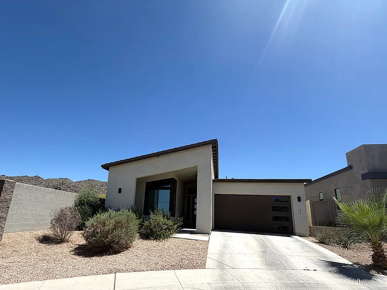 835 E Hopi Trl — Photo 1