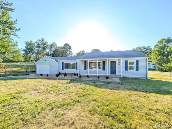 10800 Saint Francis Ln, Saint Ann, MO 63074