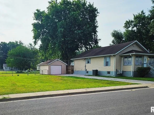 515 N Chiles St, Carlinville, IL 62626