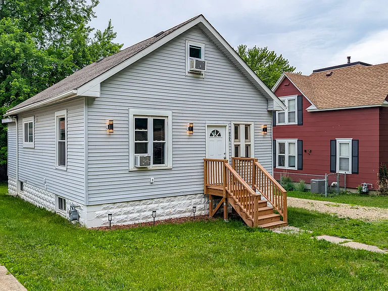 624 E Hawthorne St — Photo 3