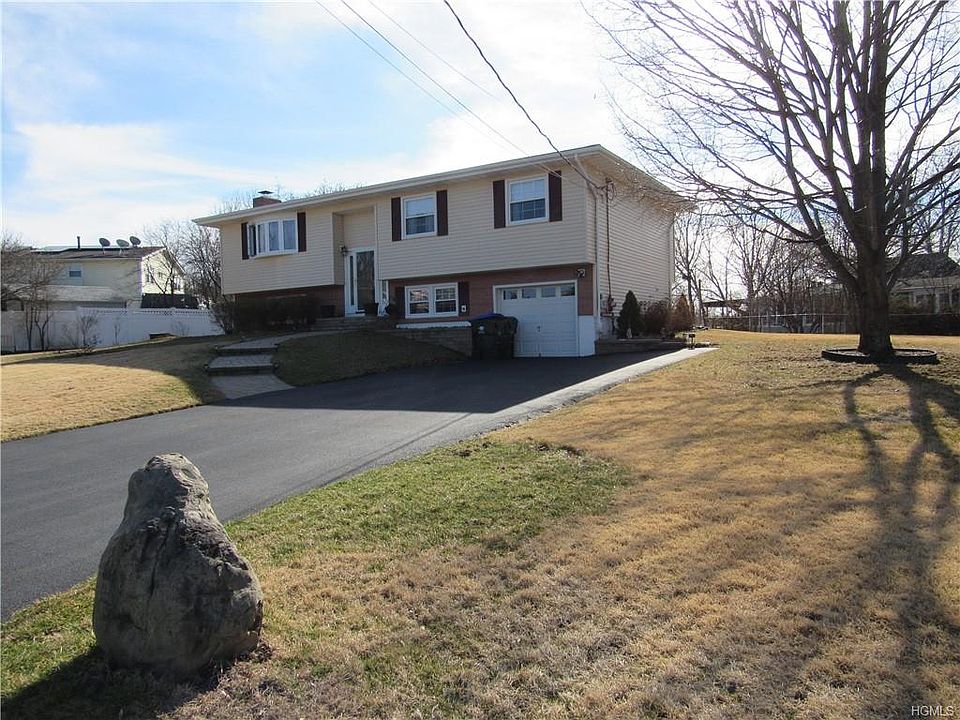 1st image of 11 Wedgewood Dr