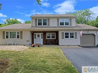97 Stratford Cir, Edison, NJ 08820