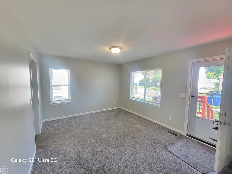 13148 Sherman Ave — Photo 4