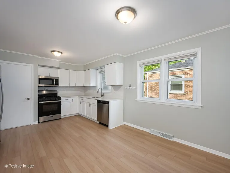 14341 Dobson Ave — Photo 6