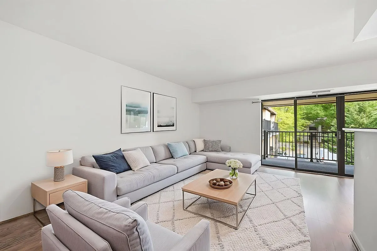 Building Photo - 2255 Castle Rock Sq #21C