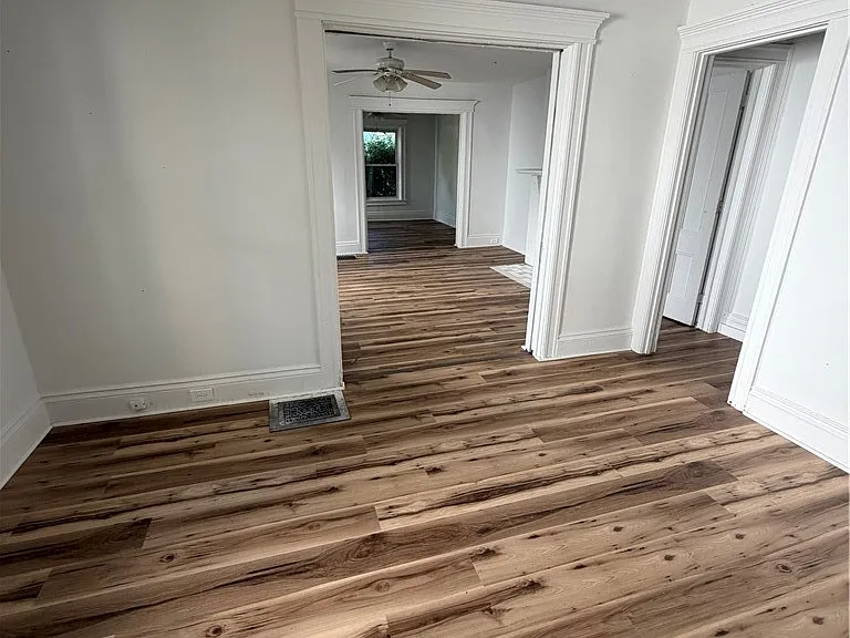 606 W Gray St — Photo 4