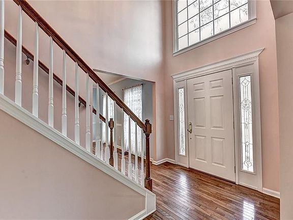 2nd image of 290 Chandler Pond Dr