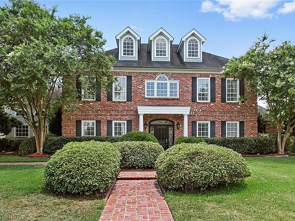2nd image of 2703 Bocage Ln