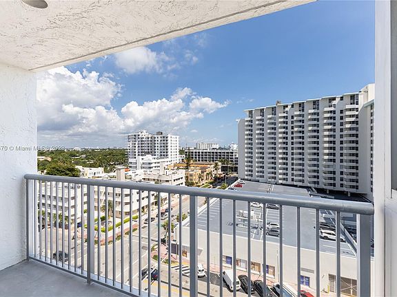 5th image of 2655 Collins Ave APT 1103