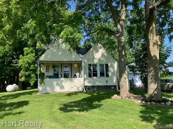 6975 Gosline Rd, Brown City, MI 48416