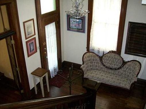 2nd image of 860 Roosevelt Pl
