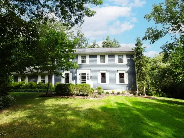610 Deepwoods Dr, Aurora, OH 44202