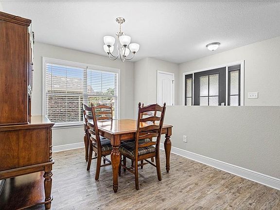 5th image of 1254 Forest Glen Dr W