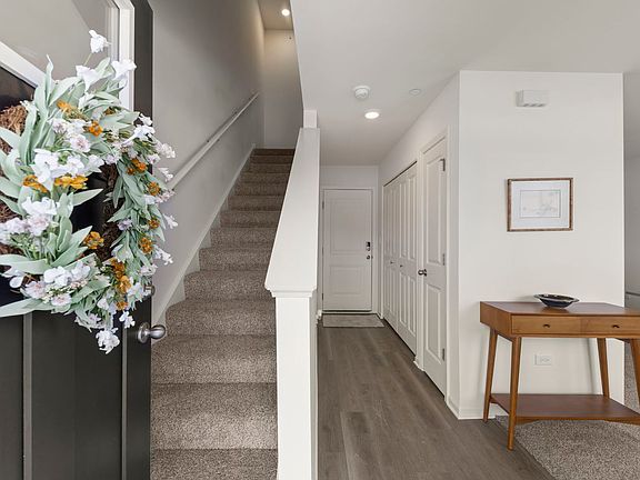 2nd image of 352 Bridgeview Ct