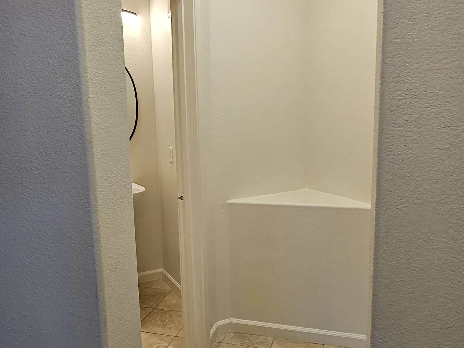 3 bed, 2.5 bath, 1656 sqft, $4,100 — Photo 4