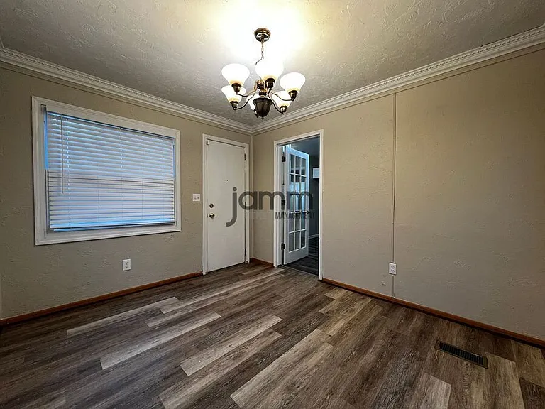 18713 Waterbury Ave — Photo 5