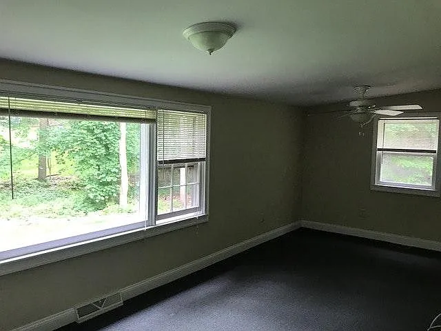 328 E Broadway — Photo 9
