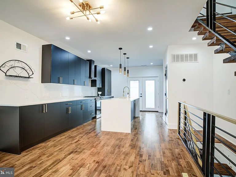3038 Salmon St — Photo 8