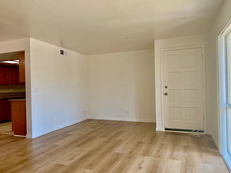108 W Maple St #23 — Photo 19
