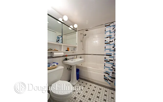 Rented by Douglas Elliman | media 17