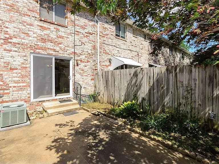 8351 Woodward St — Photo 12