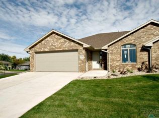 3700 E Fox Run Pl, Sioux Falls, SD 57103