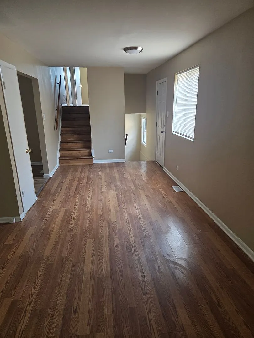Spacious 5-Bedroom Raised Brick Ranch with Fenced Backyard — Photo 2