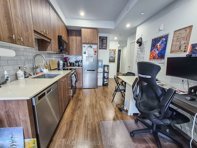 15 Wellington St S #2504 — Photo 5