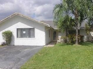 7515 SW 6th St, North Lauderdale, FL 33068