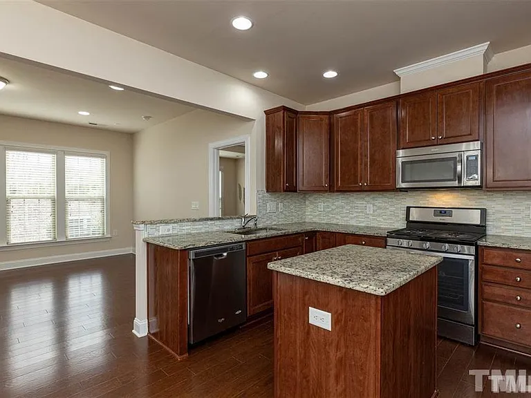 407 Daylin Dr — Photo 6