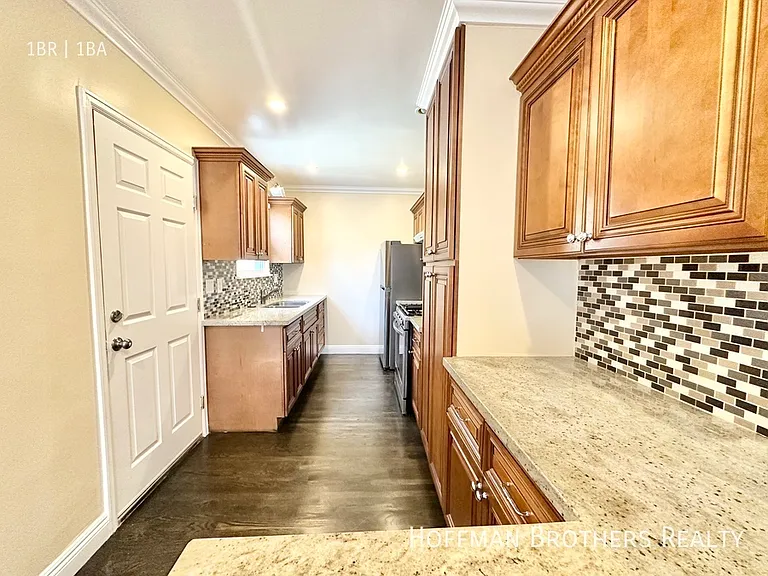1913 1/2 Claudina Ave — Photo 2