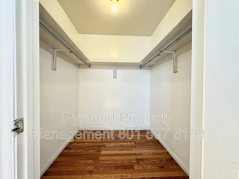 1099 W Shepard Ln — Photo 8