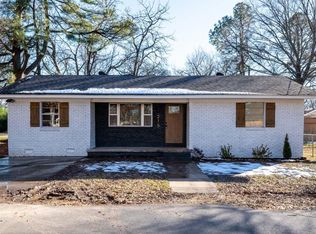 215 E 8th St, Lonoke, AR 72086
