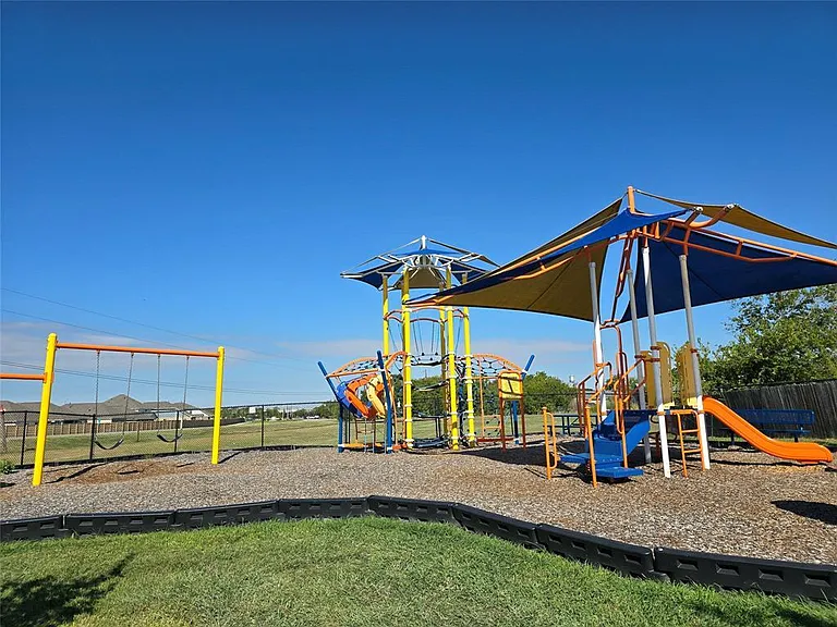 16721 Hamilton Point Cir — Photo 32