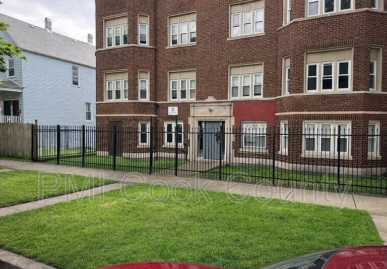 9006 S Escanaba Ave #G — Photo 1