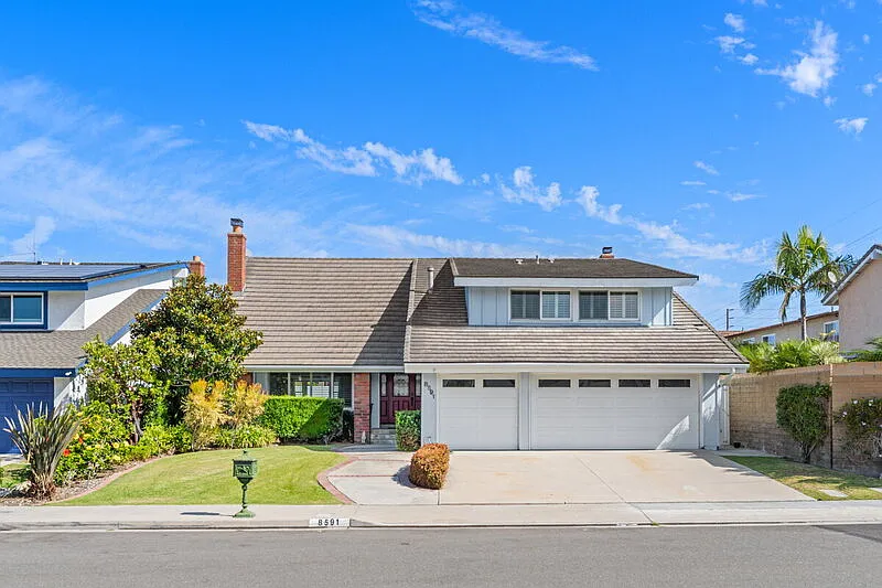 4 bed, 2.5 bath, 2762 sqft, $6,300 — Photo 2