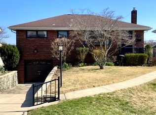 1215 Akehurst Rd, Pittsburgh, PA 15220