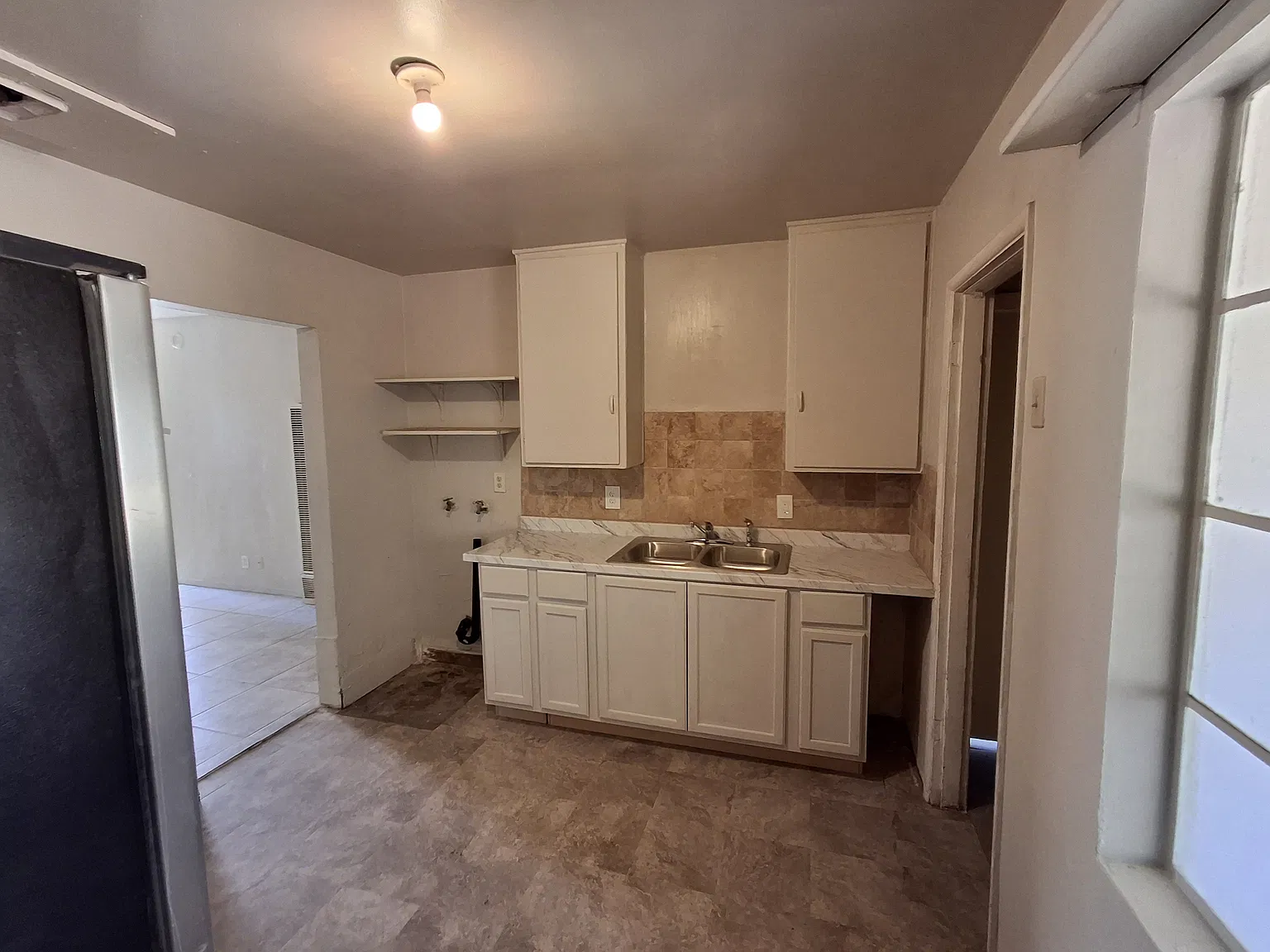 2408 Lucky St — Photo 3