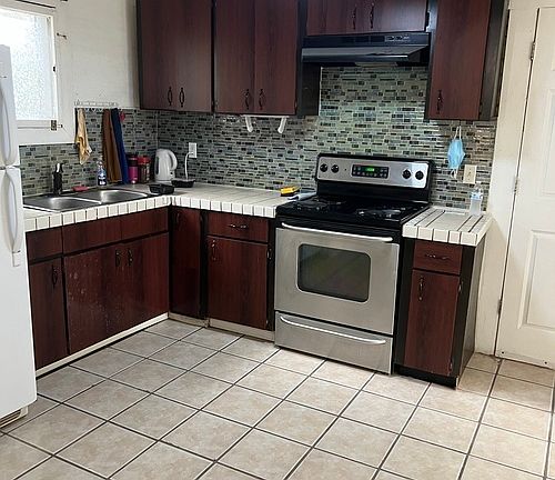 2nd image of 604 Hart St #A